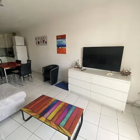 Moderne 3 Pieces Sur Marina Pour 6 Personnes - Fr-1-696-98